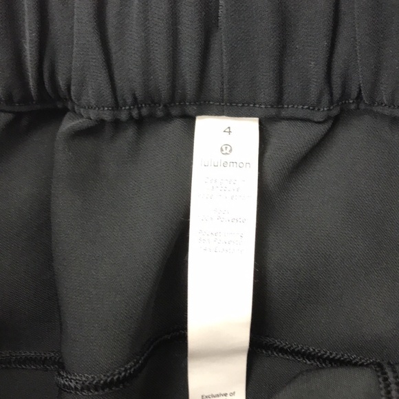Lululemon On The Fly Skirt *21" Black - Picture 2 of 4